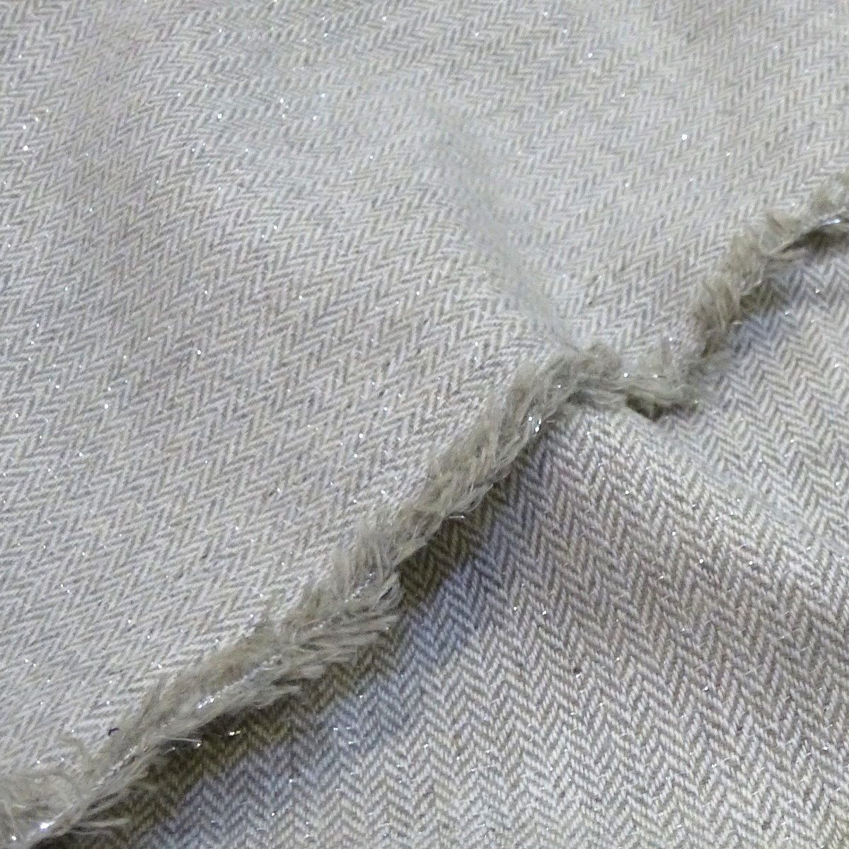 Ткань костюмная 150см серая 97% п/э, 3% металлизированная нить.